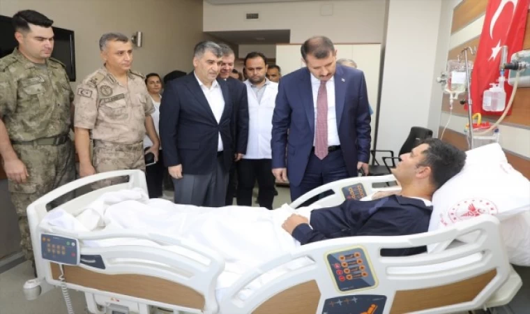 Ayhan yaralı askerleri ziyaret etti