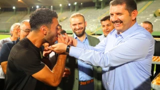 Vali Ayhan'dan Urfasporlu Futbolcuları moral ziyareti